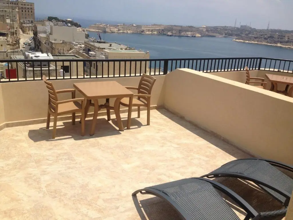 Grand Harbour Hotel gallery image 1