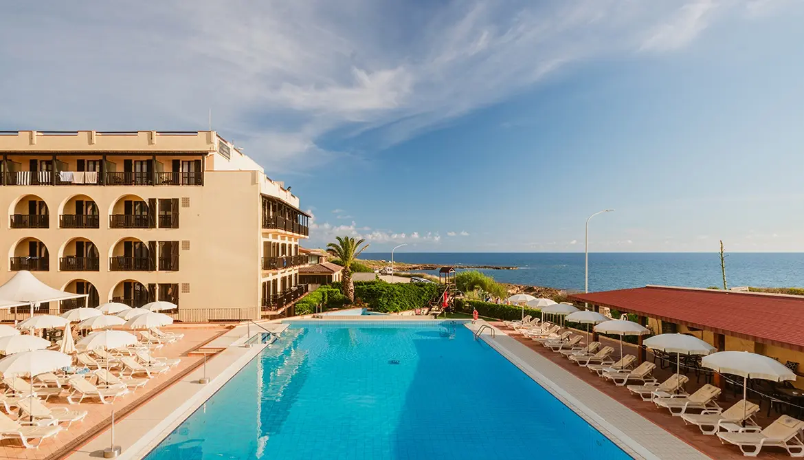 Calabona Hotel gallery image 1