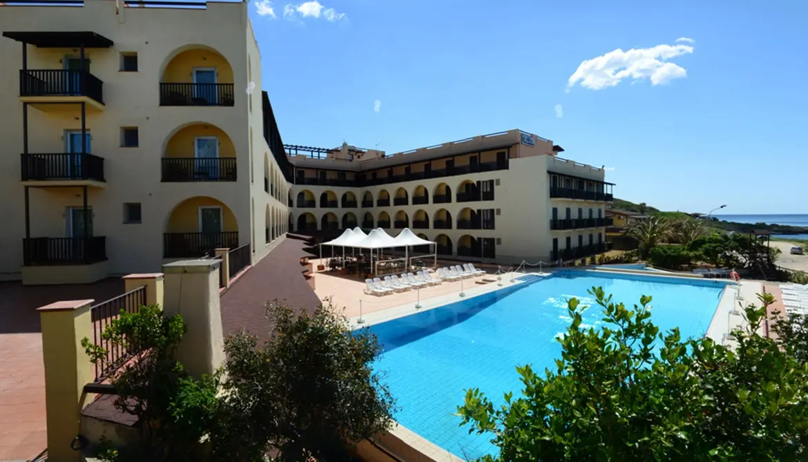 Calabona Hotel gallery image 2
