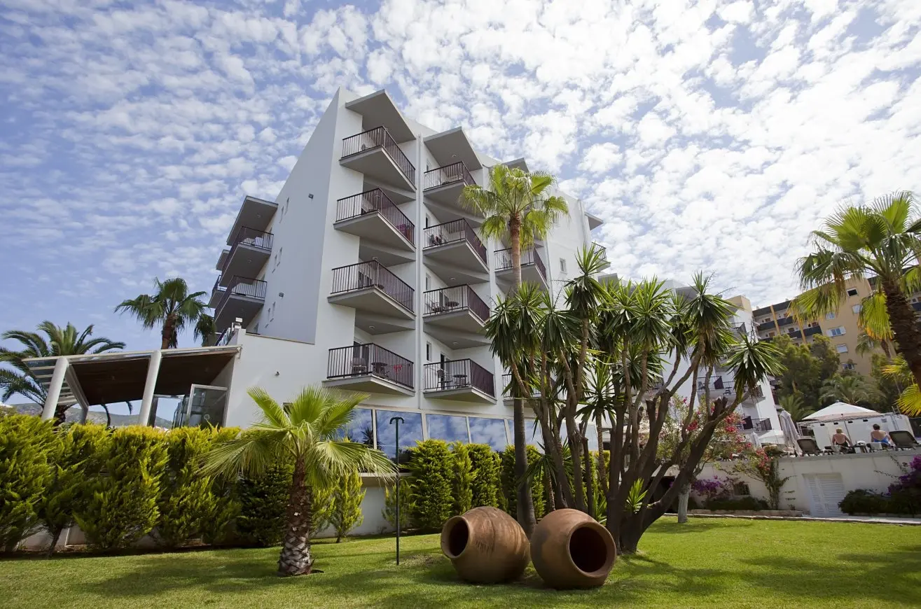 Fergus Bermudas Hotel gallery image 2