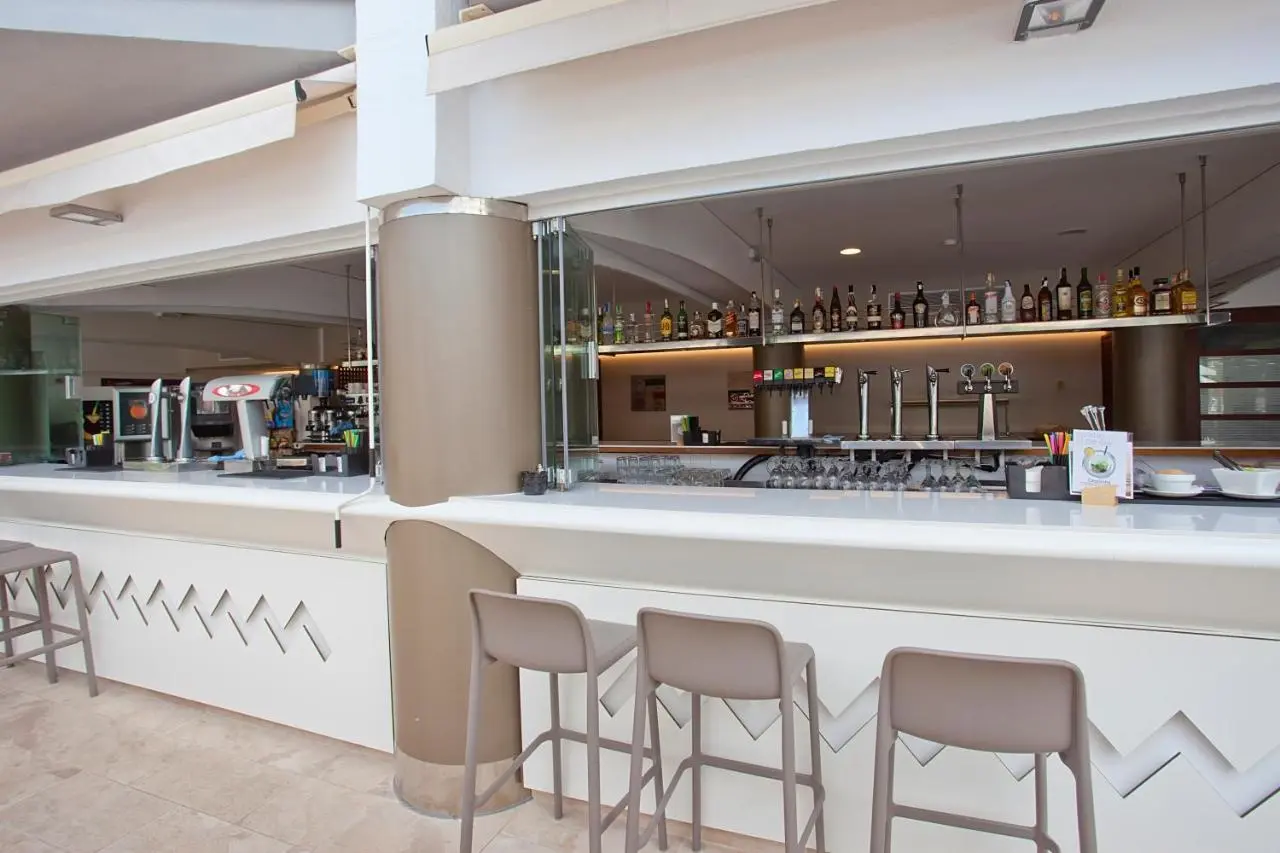 Fergus Bermudas Hotel gallery image 8