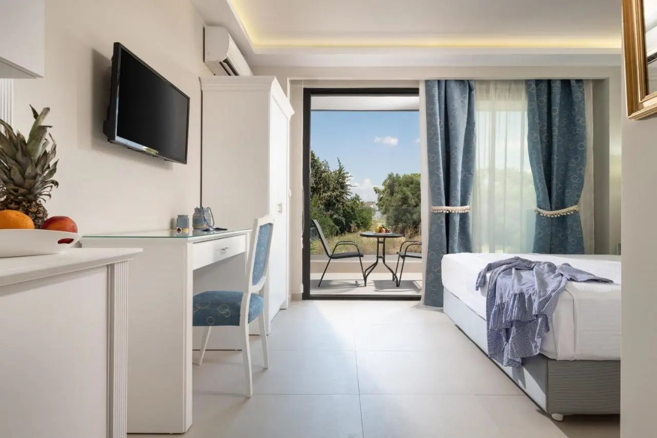 Light Blue Luxury Hotel gallery image 4
