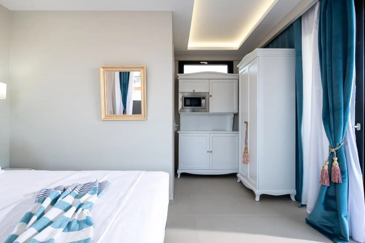Light Blue Luxury Hotel gallery image 5