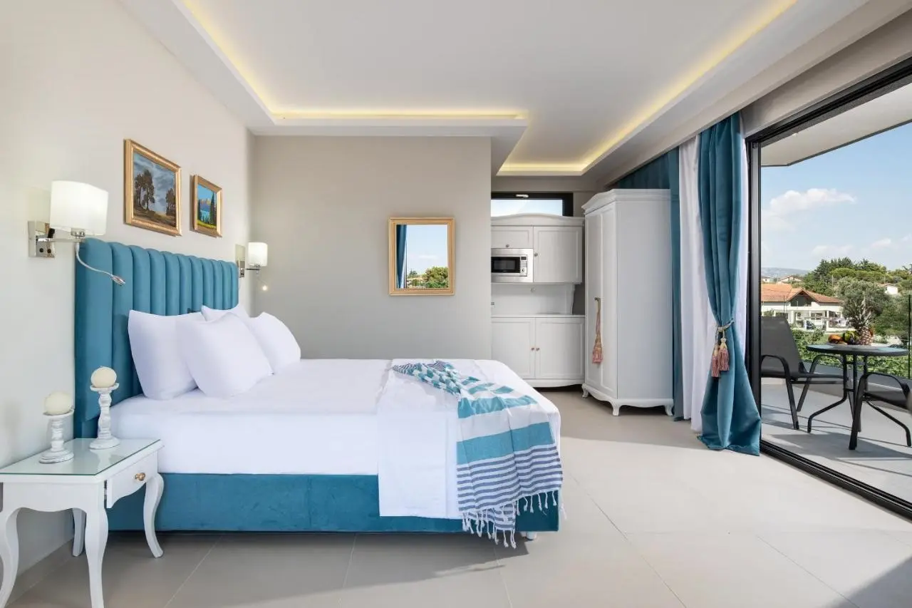 Light Blue Luxury Hotel gallery image 8