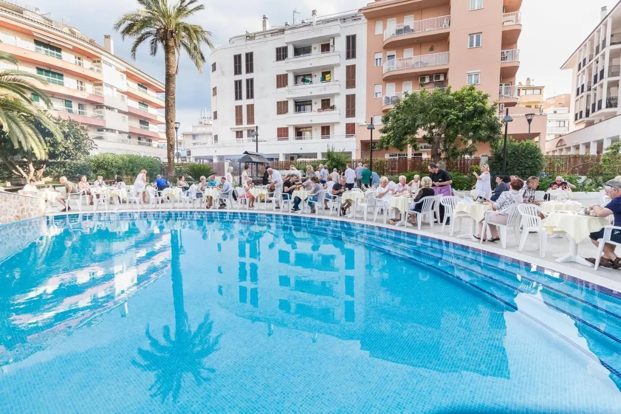 EIX Alcudia Hotel gallery image 1