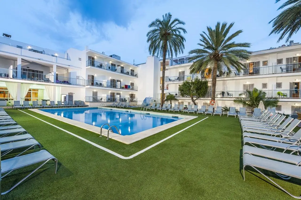 EIX Alcudia Hotel gallery image 2