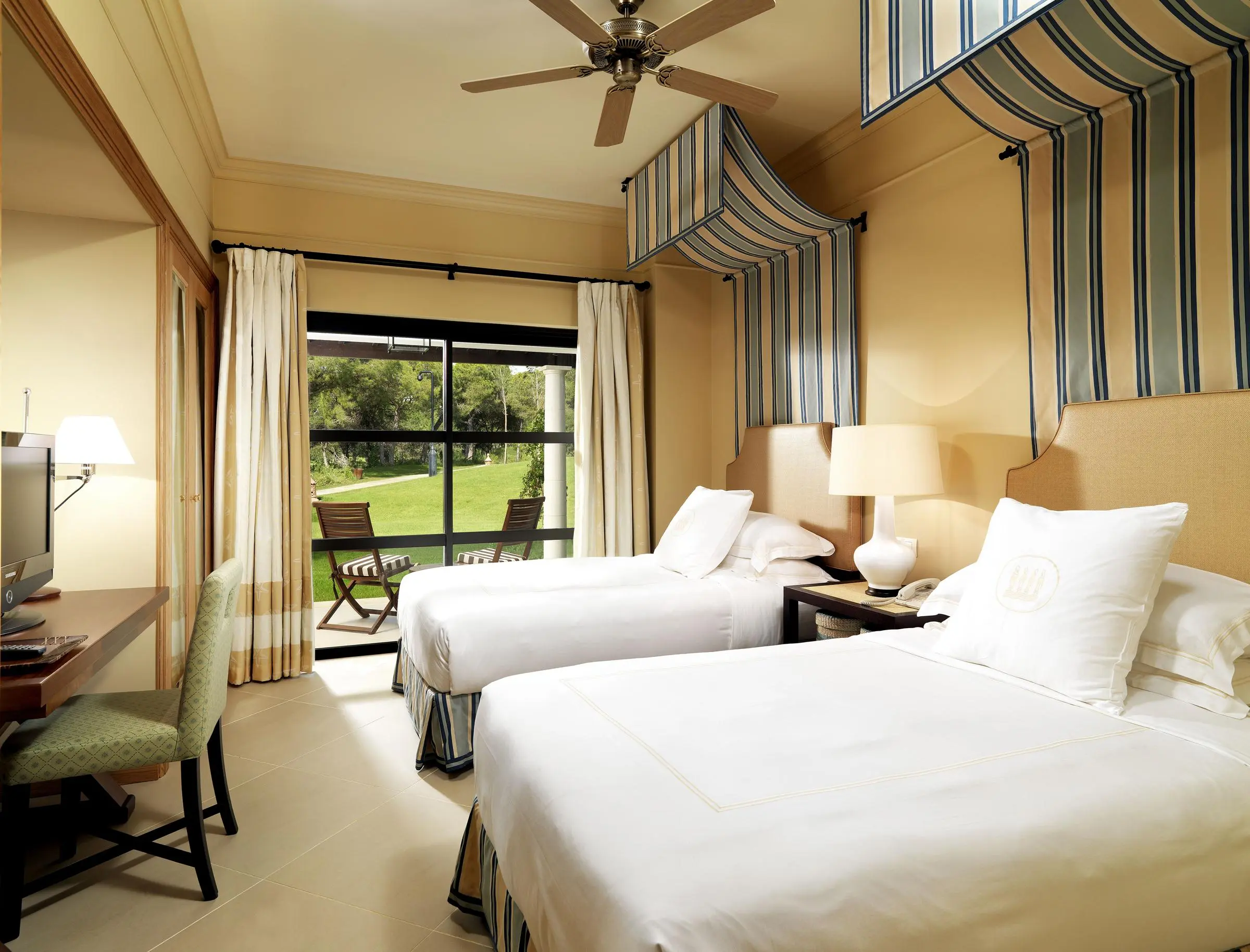 Pine Cliffs Resort gallery image 30