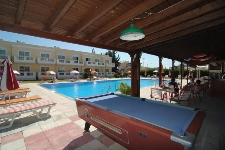 Iris Hotel gallery image 11