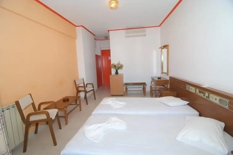 Iris Hotel gallery image 13