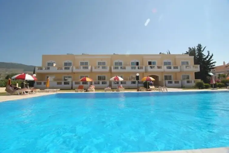 Iris Hotel gallery image 2