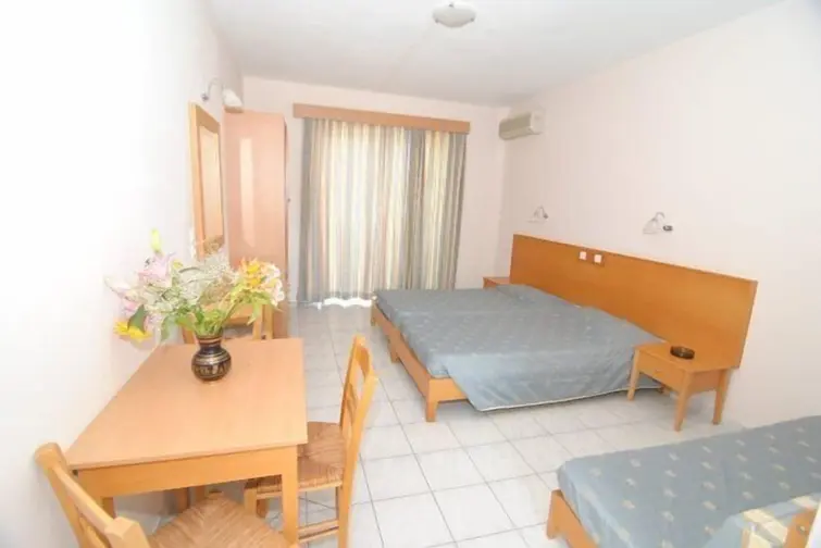 Iris Hotel gallery image 5