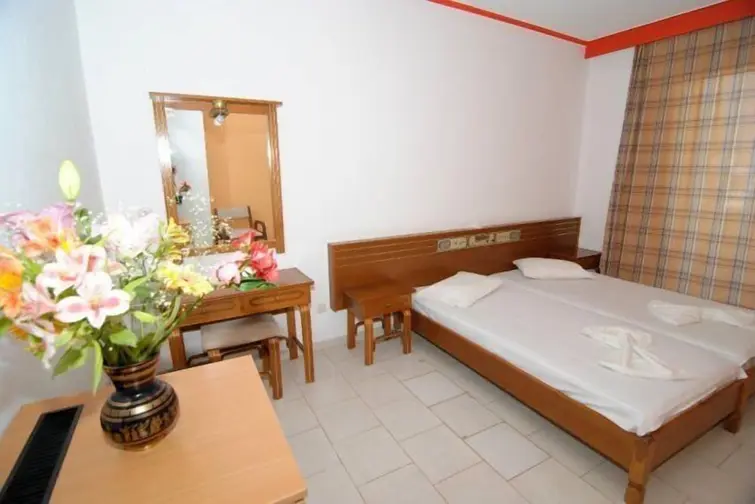 Iris Hotel gallery image 6