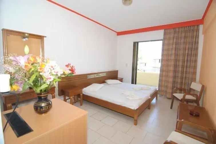 Iris Hotel gallery image 8
