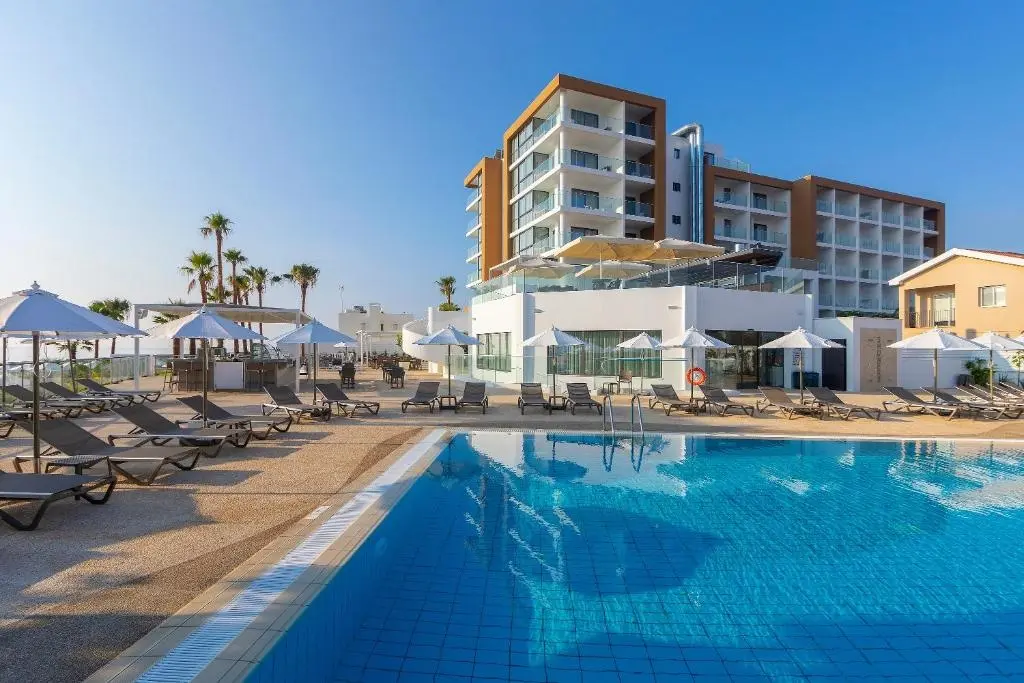 Leonardo Crystal Cove Hotel and Spa By the Beach gallery image 2