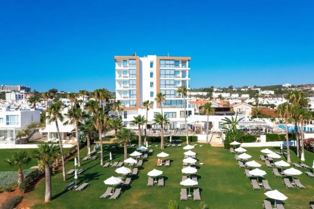 Leonardo Crystal Cove Hotel and Spa By the Beach gallery image 4
