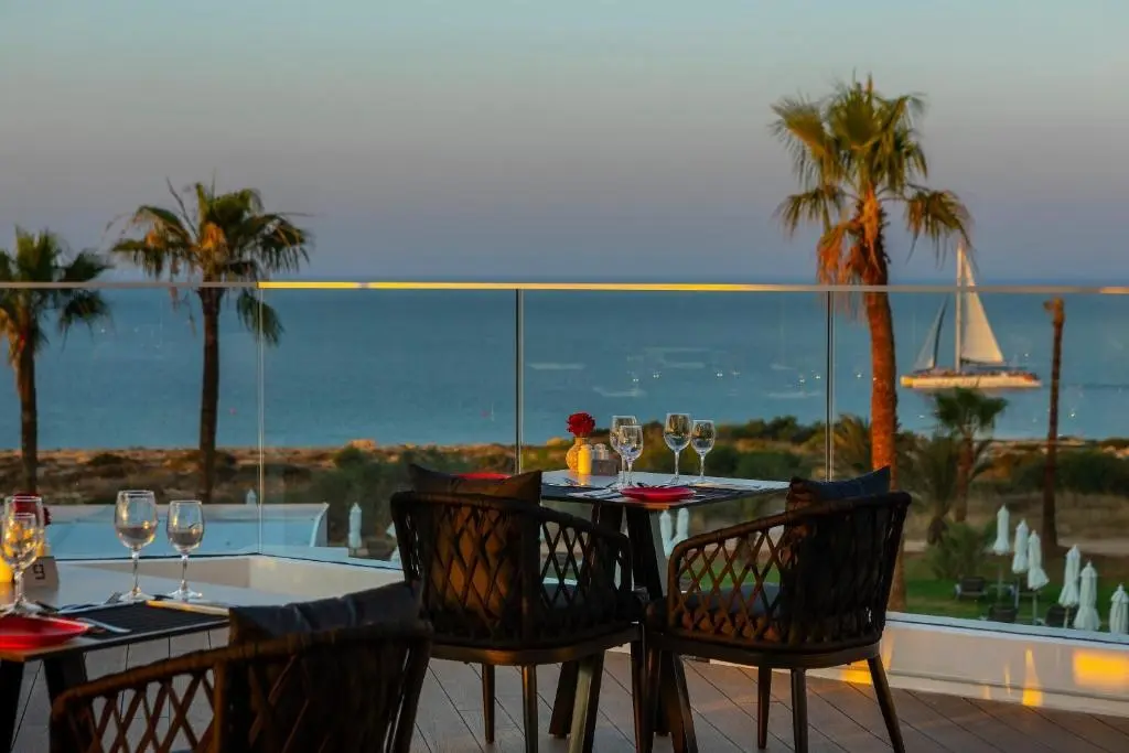 Leonardo Crystal Cove Hotel and Spa By the Beach gallery image 9