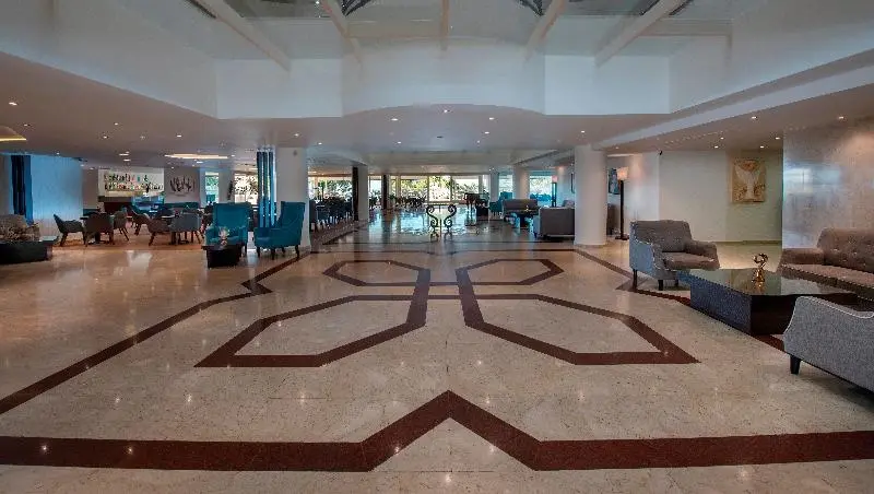 Queens Bay Hotel gallery image 4