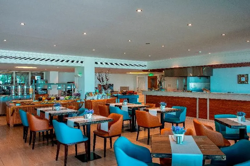 Queens Bay Hotel gallery image 8