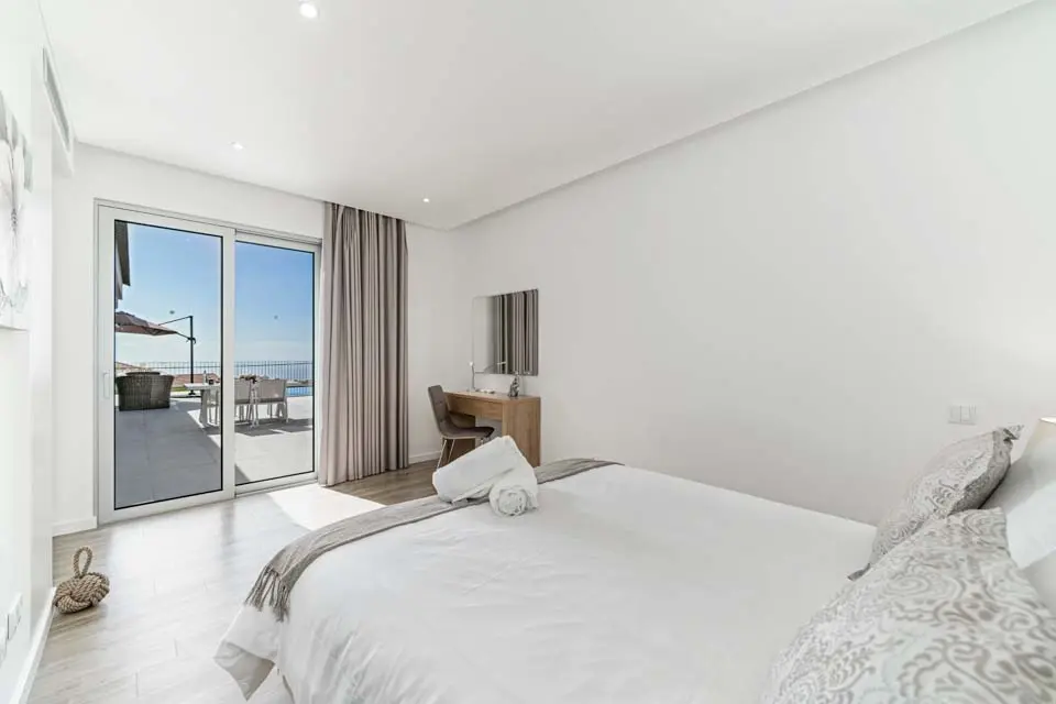 Villa Calheta Heights