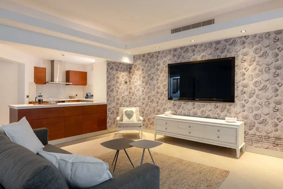 Love White Villa