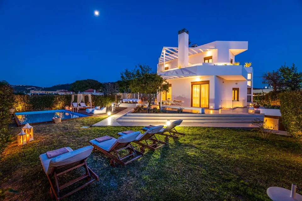 Love White Villa