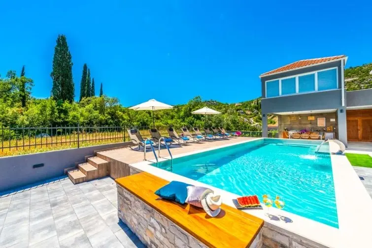 Villa Grey Star