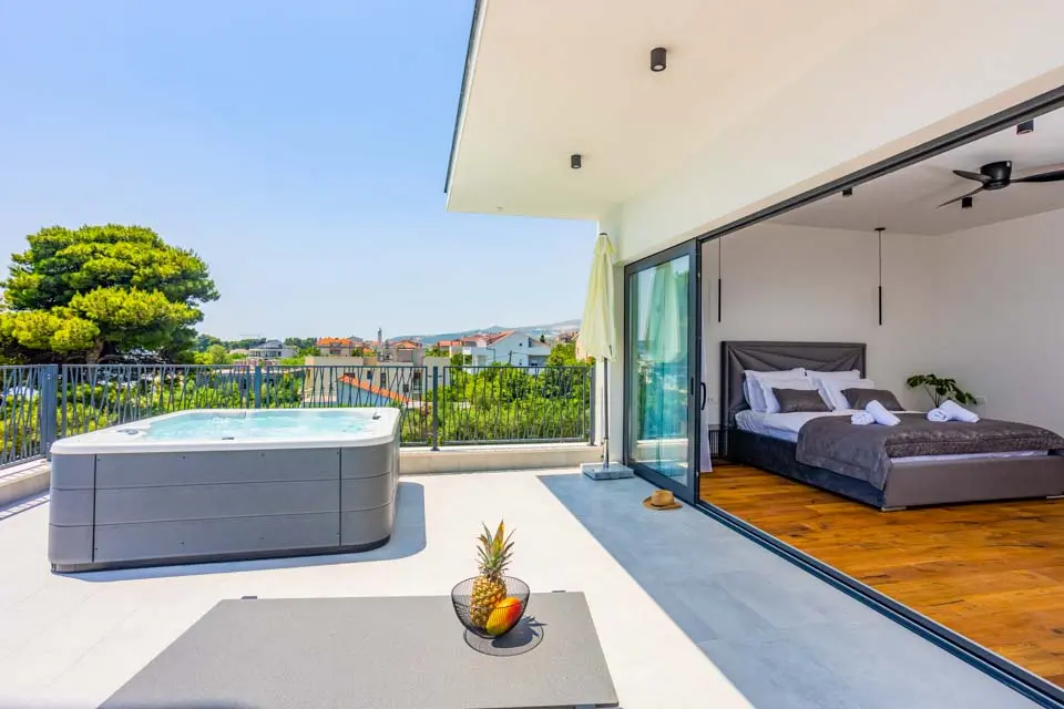Villa Split Shoreline