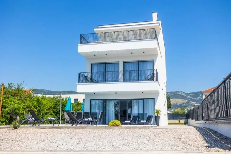 Villa Split Shoreline
