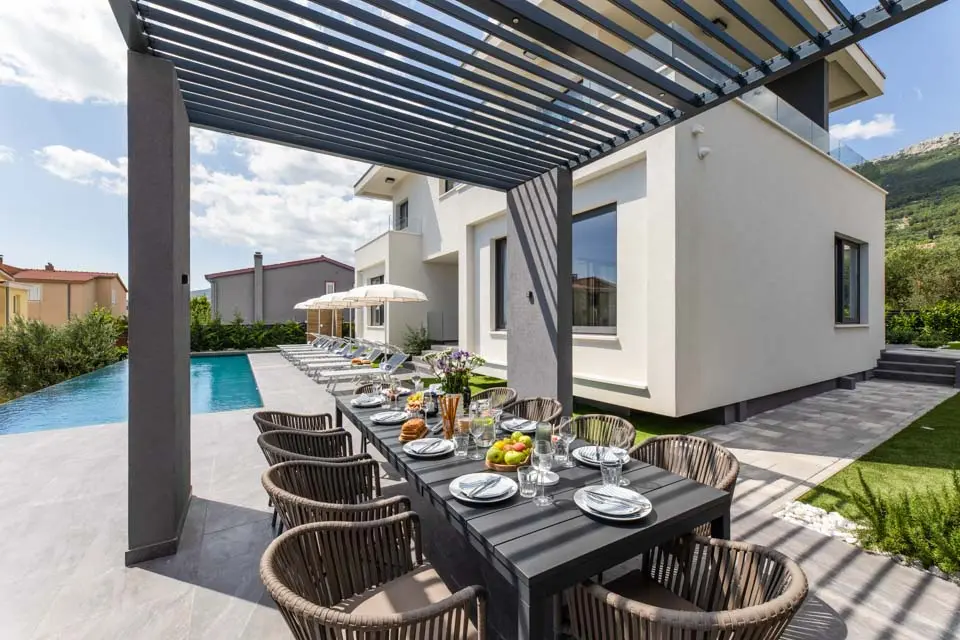 Villa White Scallop