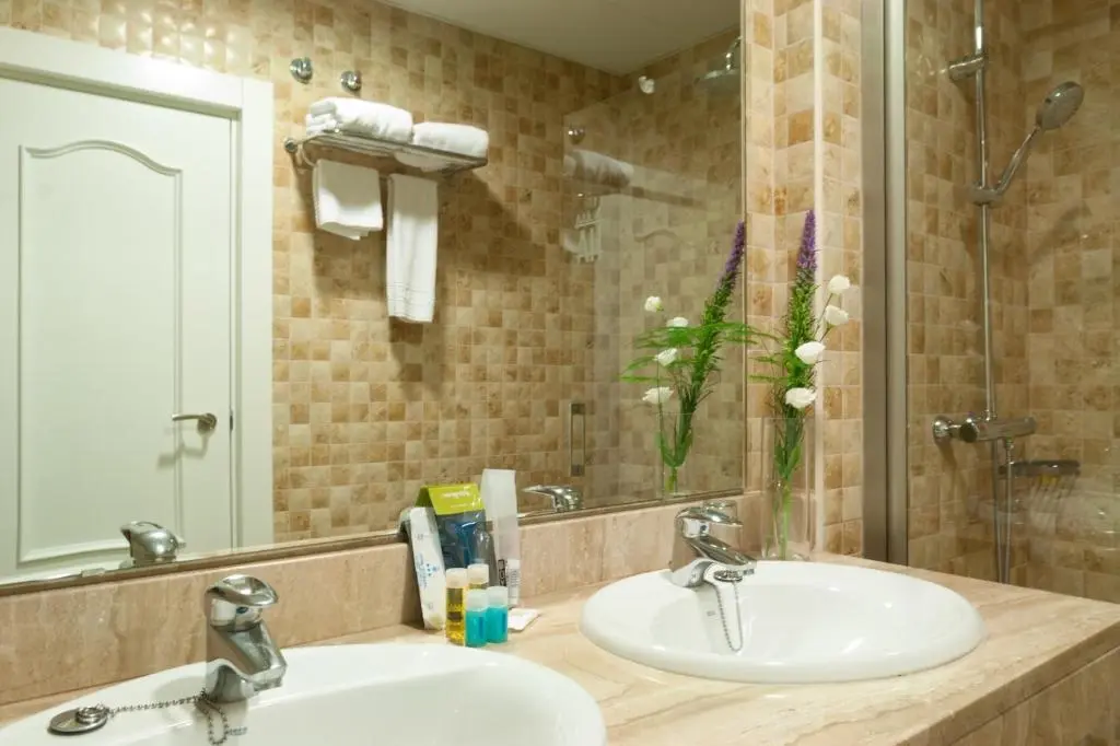 Alcazar Hotel gallery image 9