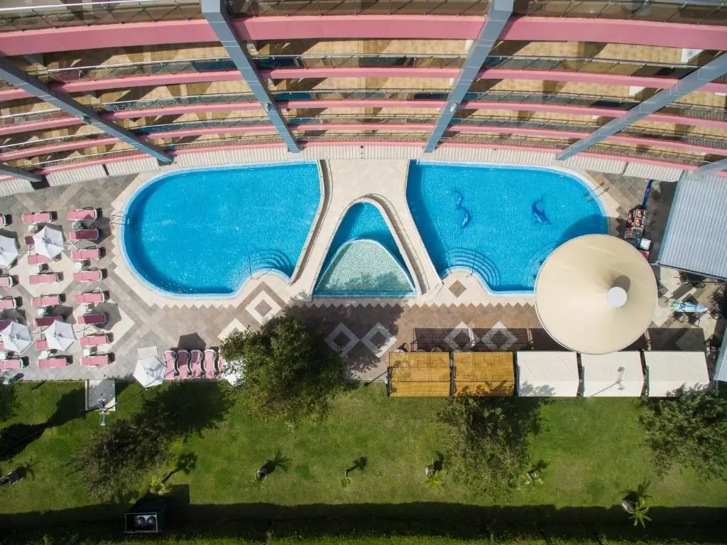 Flamingo Beach Hotel gallery image 2