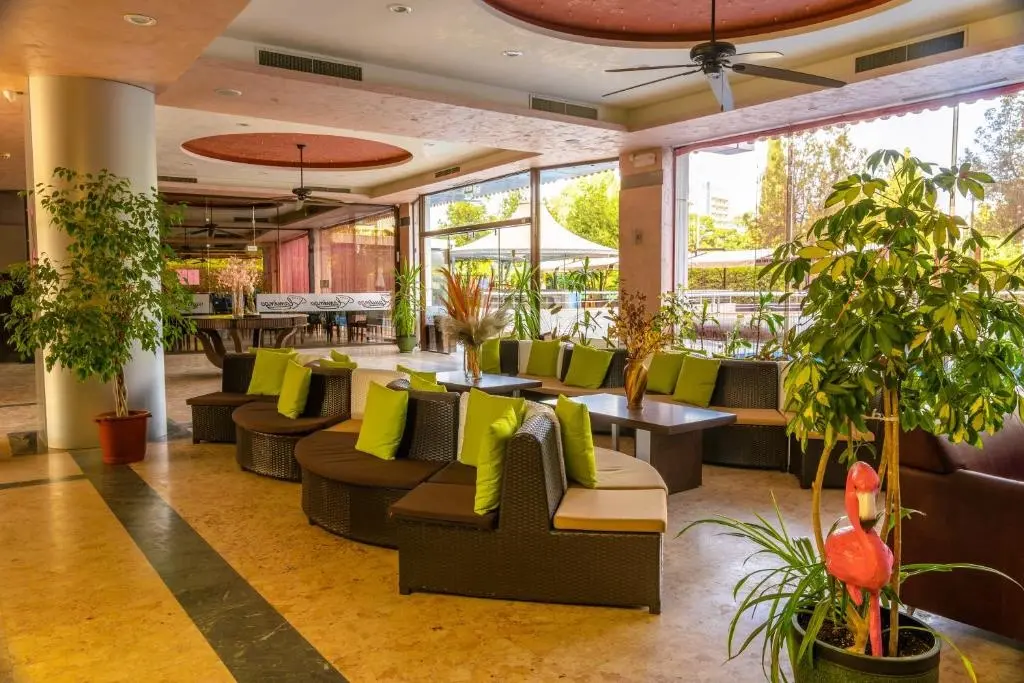Flamingo Beach Hotel gallery image 3