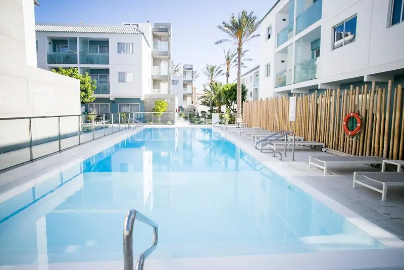 Bristol Sunset Beach LIVVO