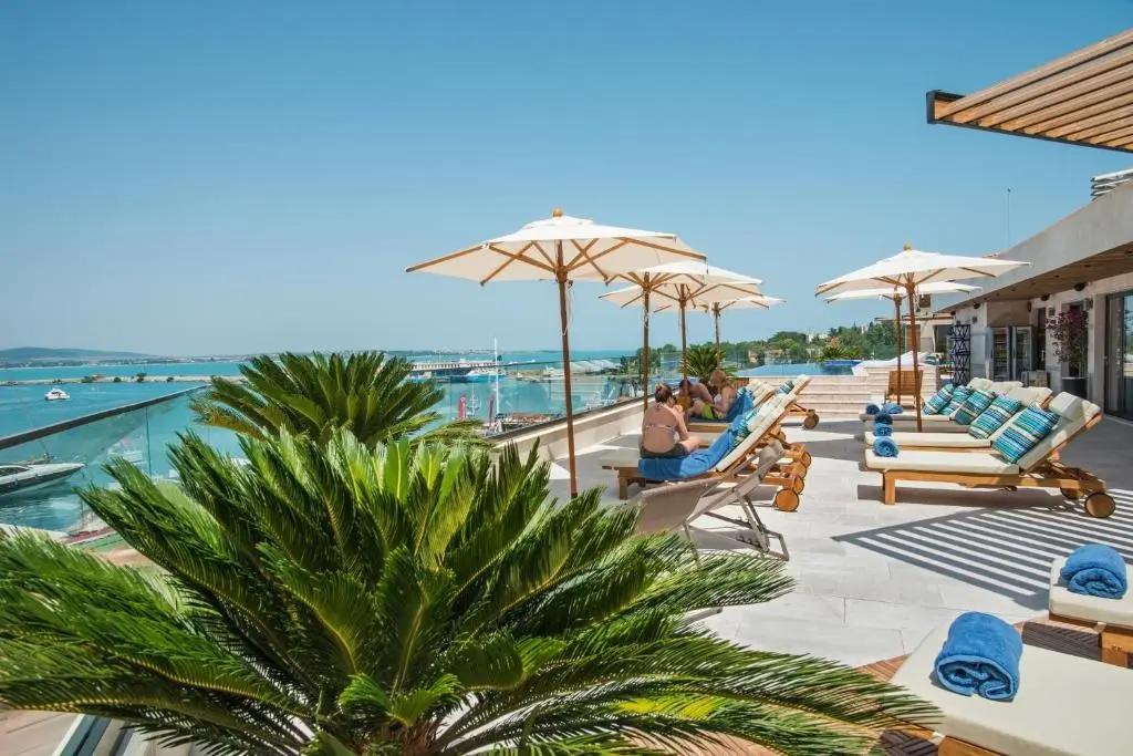 Blu Bay Hotel gallery image 1