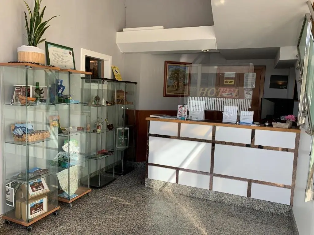 Hotel Carbayon gallery image 1