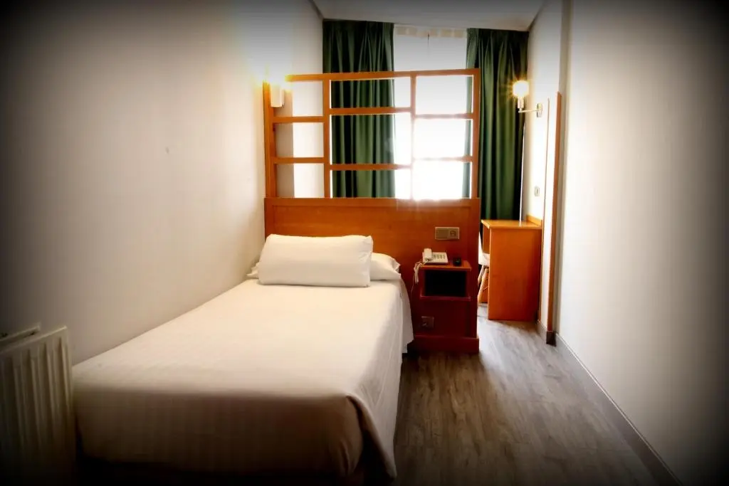 Hotel Carbayon gallery image 10