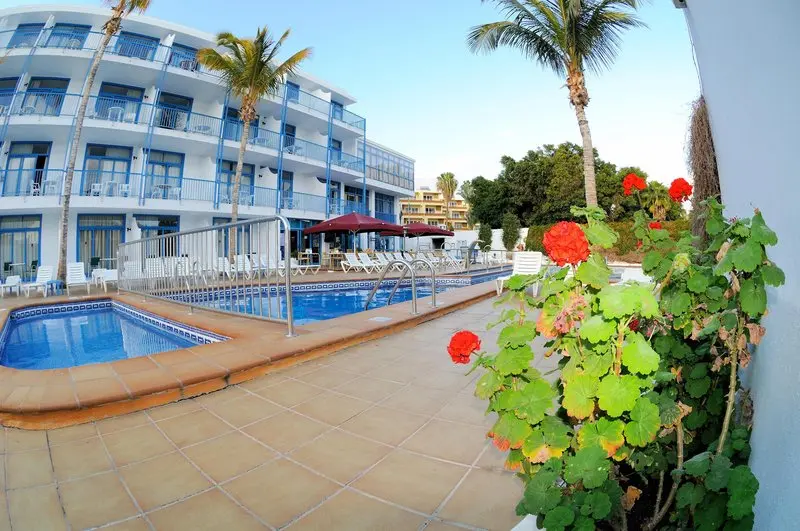 Costa Volcan Apartments gallery image 2