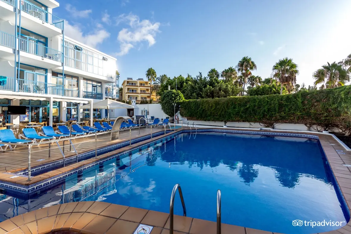 Costa Volcan Apartments