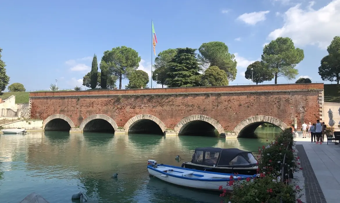 Peschiera gallery image 1