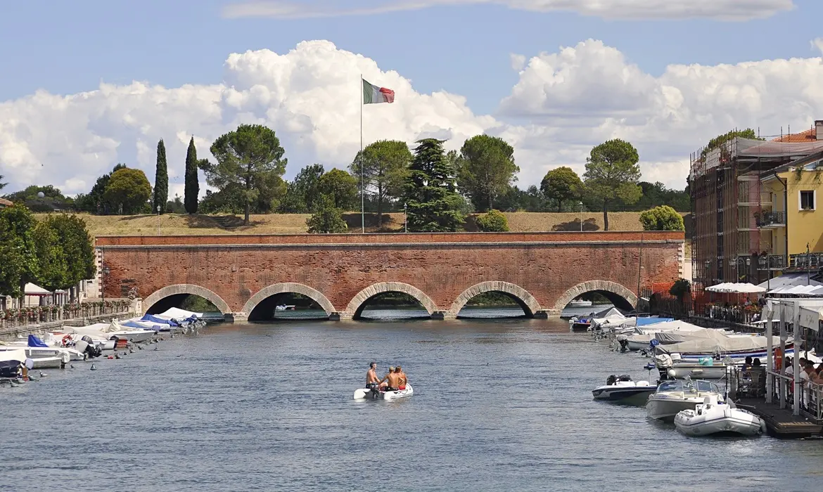 Peschiera gallery image 6